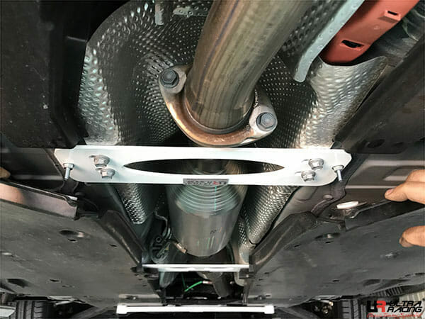 Lexus ES 300H (XZ10) 2.5 Hybrid 18+/Toyota Camry 2.5 17+ 2WD UltraRacing 2-Point Mid Lower Brace (3993)