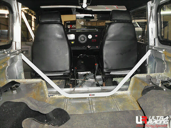 Land Rover Defender 110 2.5 4WD 83-90 UltraRacing 2-Point Room Bar (2634)