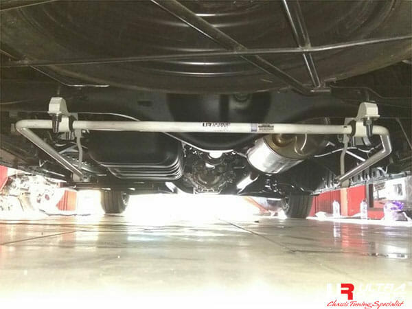 Toyota Commuter 2.5D 04+/Hiace 3.0 04-19UltraRacing Rear Sway Bar 22mm (478)