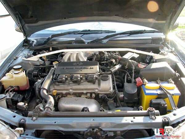 Toyota Camry (XV30/ACV36R) 2.2 2WD 02-04 UltraRacing 2-Point Front Upper Strutbar (612)