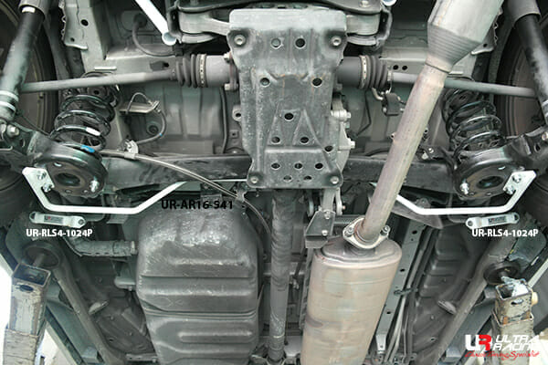 Toyota Alphard 2.4 08-15/Estima 2.4 06-19/Vellfre 2.4 08-15 (AH20/XR50) 4WD UltraRacing Rear Sway Bar 16mm (541)