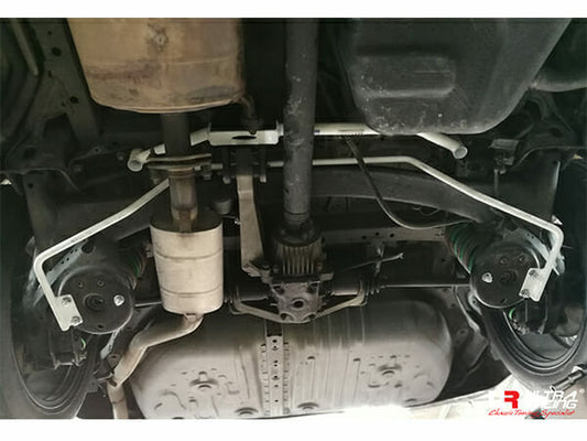 Toyota Estima (XR50) 2.4 4WD 06+ UltraRacing 4-Point Rear Lower Bar (1788)