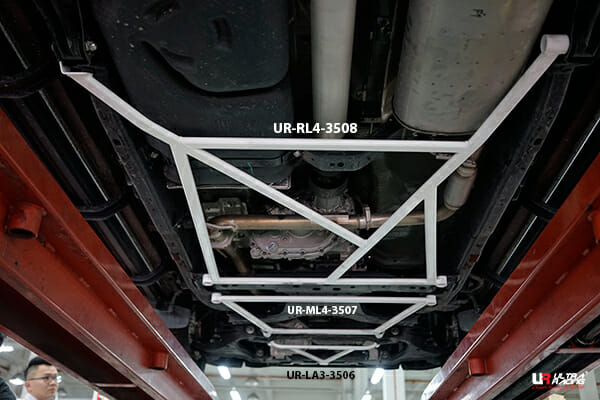 Nissan Navara (D23) 2.5D 4WD 14+ UltraRacing 4-Point Rear Lower Bar (3508)