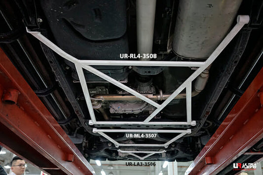 Nissan Navara (D23) 2.5D 4WD 14+ UltraRacing 4-Point Rear Lower Bar (3508)