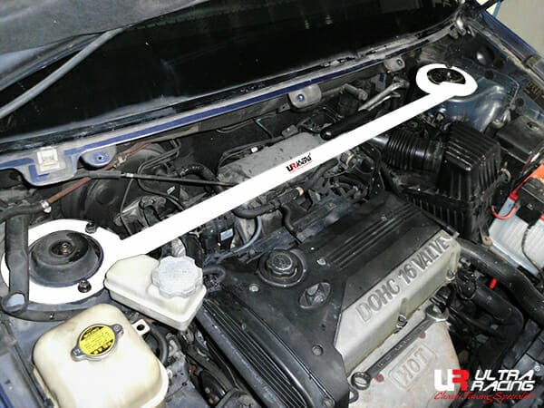 Hyundai Trajet 2.0 2WD 99-08 UltraRacing 2-Point Front Upper Strutbar (3185)