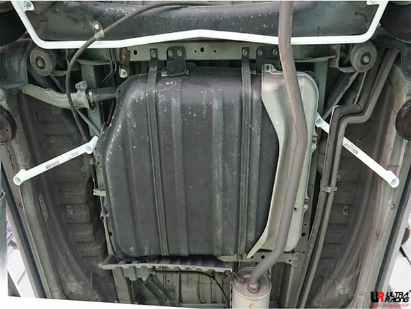 Toyota Alphard (AH10) 2.4/3.0 2WD 02-08 UltraRacing 4-Point Rear Lower Bar (462P)
