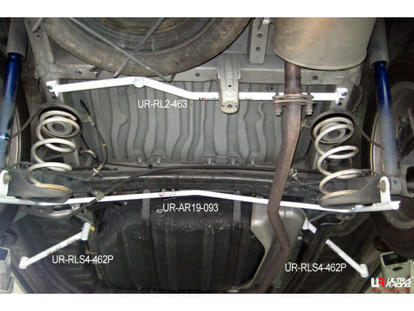 Toyota Alphard (AH10) 2.4 2WD 02-08 UltraRacing 3-Point Rear Lower Bar (463)