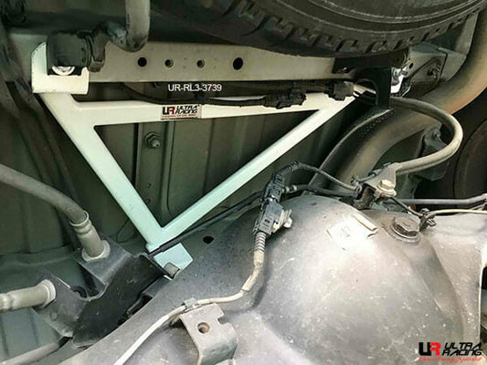 Toyota Hiace (H200) 2.0D/2.5D 2WD 04+ UltraRacing 3-Point Rear Lower Bar (3739)