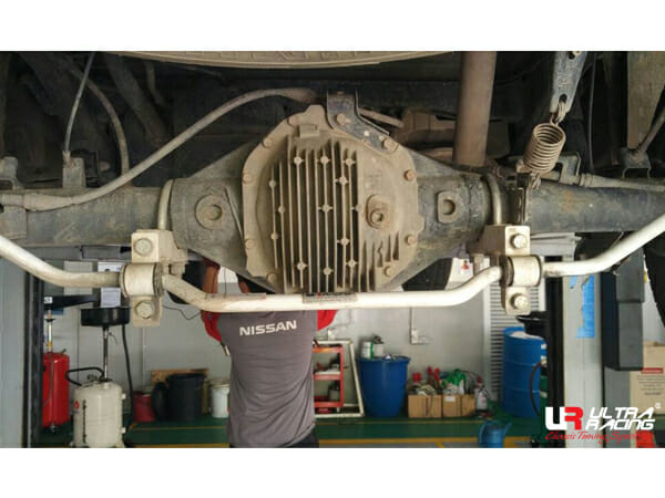 Nissan Navara (D40) 2.5 4WD 04-17 UltraRacing Rear Sway Bar 19mm (580)