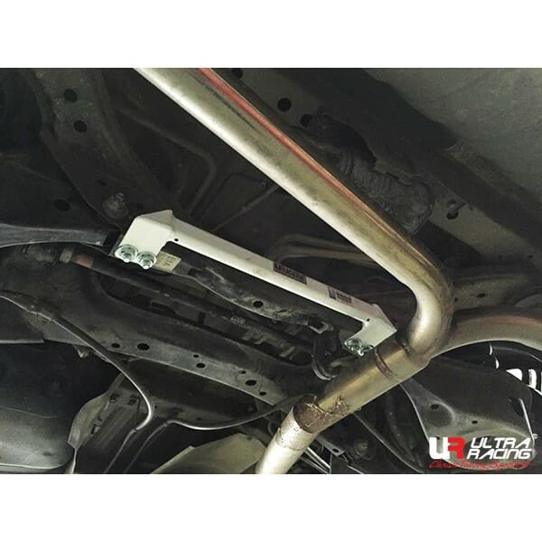Nissan Elgrand (E52) 3.5 V6 2WD 10+ UltraRacing 2-Point Rear Lower Bar (3162)
