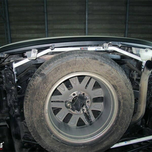 Toyota Fortuner (AN150) 2.4D/2.7/2.8D 15+/Innova 2.0 15+ 2WD/4WD UltraRacing 2-Point Rear Torsion Bar (3366)
