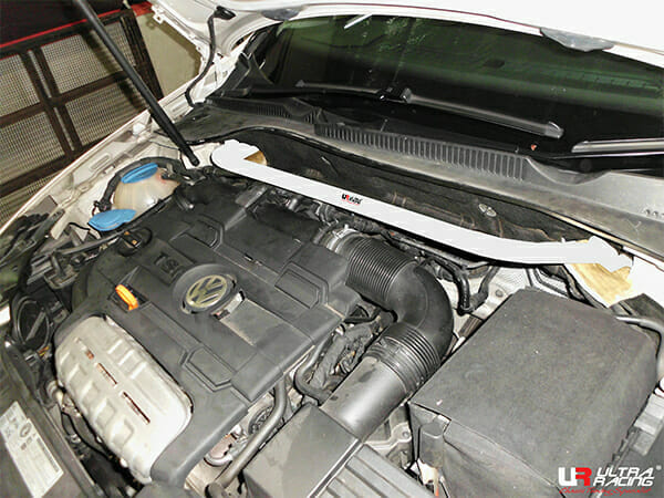 Volkswagen Golf Gti MK6/A6 (TYP 5K) 1.4 TSI 2WD LHD 09-13 UltraRacing 2-Point Front Upper Strutbar (3220)