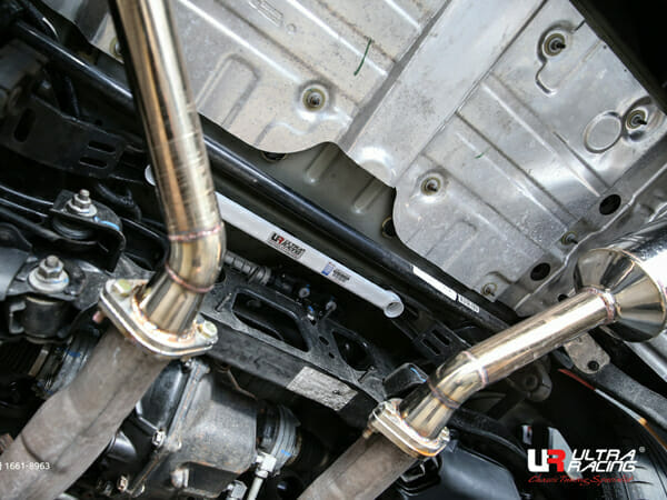 Chevrolet Camaro (SS) 6.2 V8 2WD 16+ UltraRacing 2-Point Rear Lower Bar (3813)