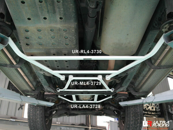 Toyota Hilux Surf (N180) 3.0D 4WD 95-02 UltraRacing 4-Point Rear Lower Bar (3730)