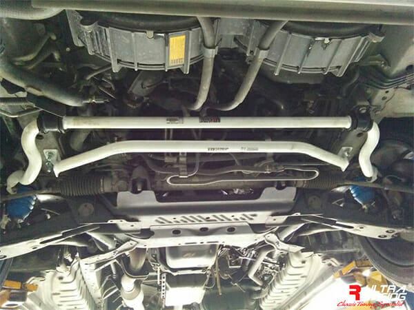 Toyota Commuter (H200) 2.5D 2WD 09-14 UltraRacing 2-Point Front Lower Tiebar (2824)