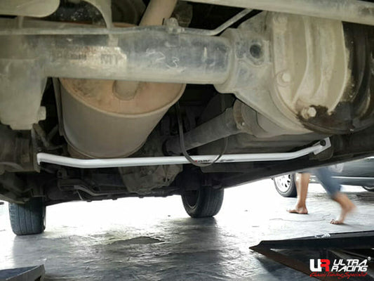 Suzuki APV (DN) 1.6 2WD 04+ UltraRacing 2-Point Rear Lower Bar (689)