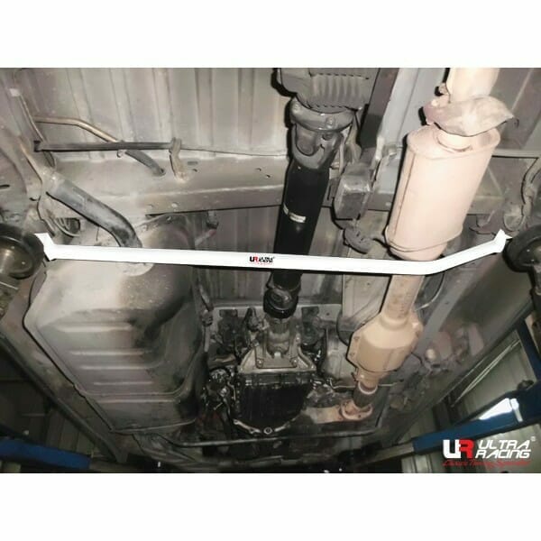 Toyota Estima (XR10) 2.4 2WD 90-99 UltraRacing 2-Point Rear Lower Bar (2040)