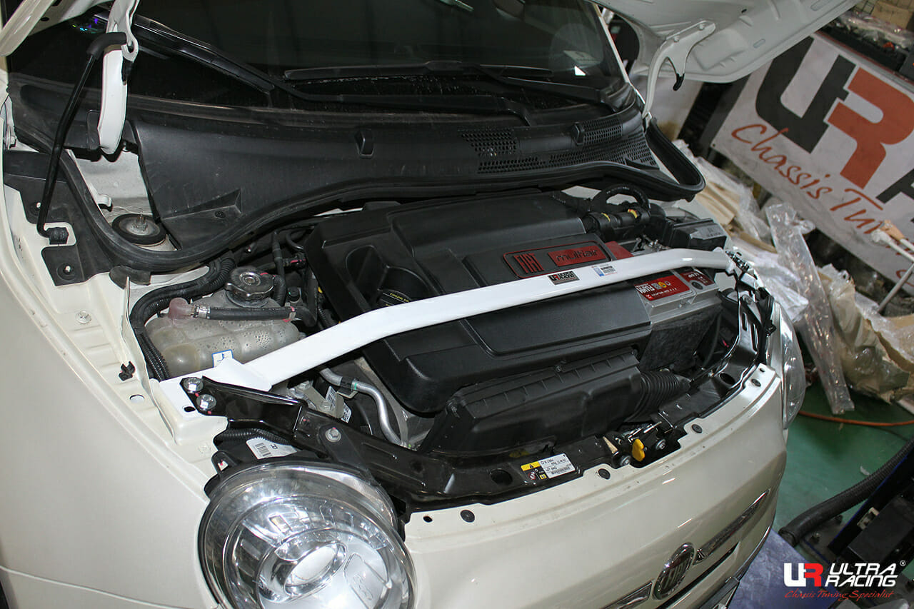 Fiat 500 07+ 09./1.4 UltraRacing 2Point Front Upper Strutbar