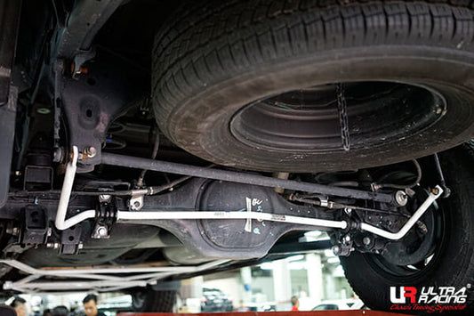 Nissan Navara (D23) 2.5D 4WD 14+ UltraRacing Rear Sway Bar 19mm (567)
