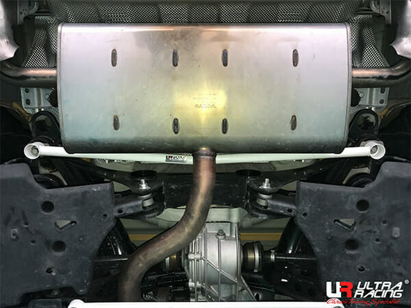 Volvo XC40 2.0T 4WD 18+ UltraRacing 2-Point Rear Lower Bar (4166)