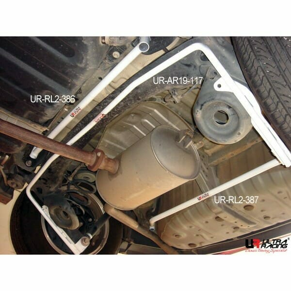 Toyota Ipsum (XM20) 2.4 01-09/Isis 1.8 04-17 2WD UltraRacing 2-Point Rear Lower Bar (386)