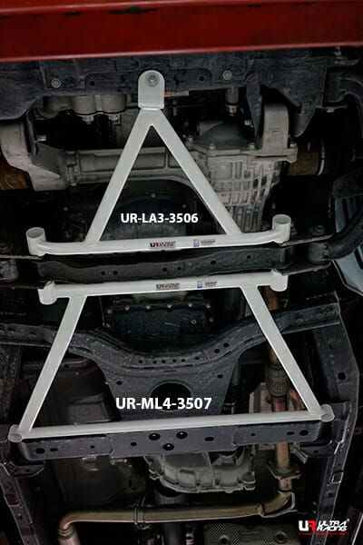 Nissan Navara (D23) 2.5D 14+/Terra 2.3D 18+ 4WD UltraRacing 3-Point Front Lower Brace (3506)