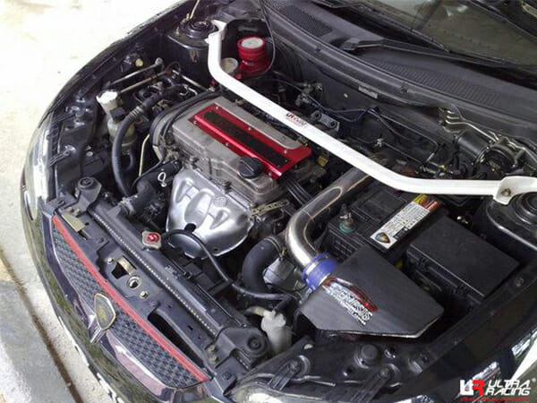 Infiniti G35 (V35) 3.5 V6 03-06/Nissan Skyline 2.5 02-07 2WD UltraRacing 2-Point Front Upper Strutbar (195)