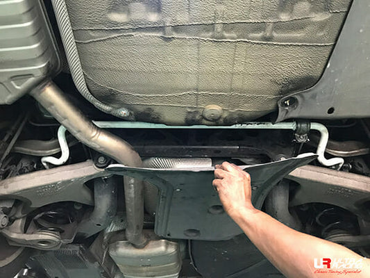 Audi A4 2.0 TFSI / S4 3.0 /A5 2.0 TSFI / S5 3.0 / RS5 4.2 08-16 B8 UltraRacing Rear Sway Bar 22mm (539)