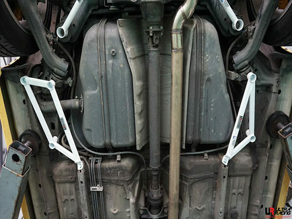 Toyota Caldina (T240) 2.0T GT4 4WD 02-07 UltraRacing 7-Point Rear Lower Bar (433P)