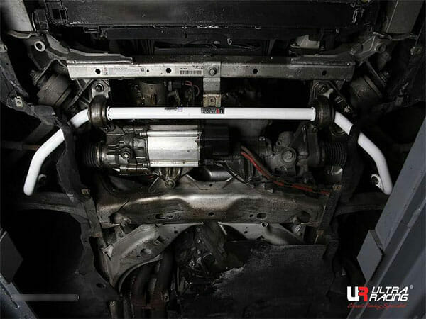 BMW 5 F10 (525i) 2.5 2WD 10-17/G10 (528i) 2.0T 12-16 UltraRacing Front Sway Bar 27mm (468)