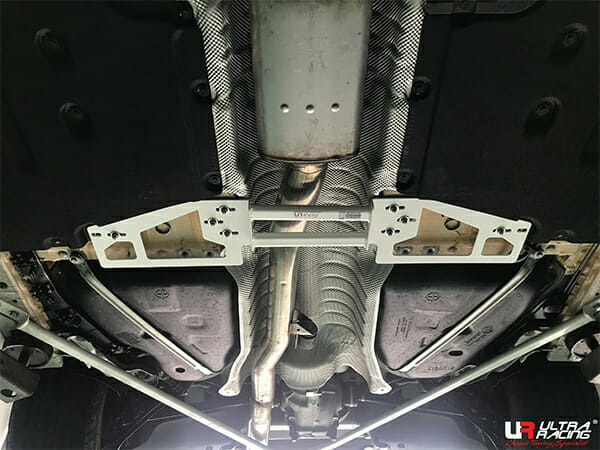 BMW 5 G30 (530I) 2.0T 2WD 17+ UltraRacing 4-Point Mid Lower Brace (4118)